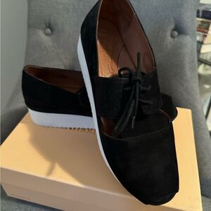 L’AMOUR DES PIEDS worn a few times; great condition ❤️